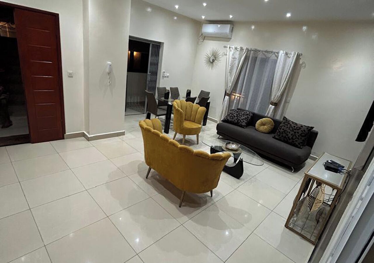 Familieleilighet, balkong | Oppholdsområde