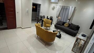 Familieleilighet, balkong | OppholdsomrÄde