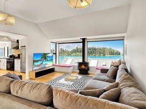 TV, fireplace - Lakefront Location | Walk to Town | Family Stay (Queenstown)