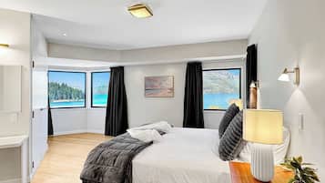 3 bedrooms, iron/ironing board, travel crib, WiFi