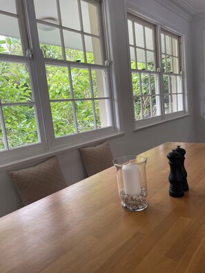 Dining - Centrally located home close to Avalon beach with a private 12m saltwater pool (Avalon Beach)