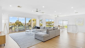 TV connectée, table de tennis de table