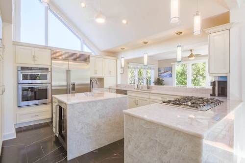 Private Access to Beach Boardwalk 4; FREE Amenity Card Privileges; Back Deck w/ Private Hot Tub!