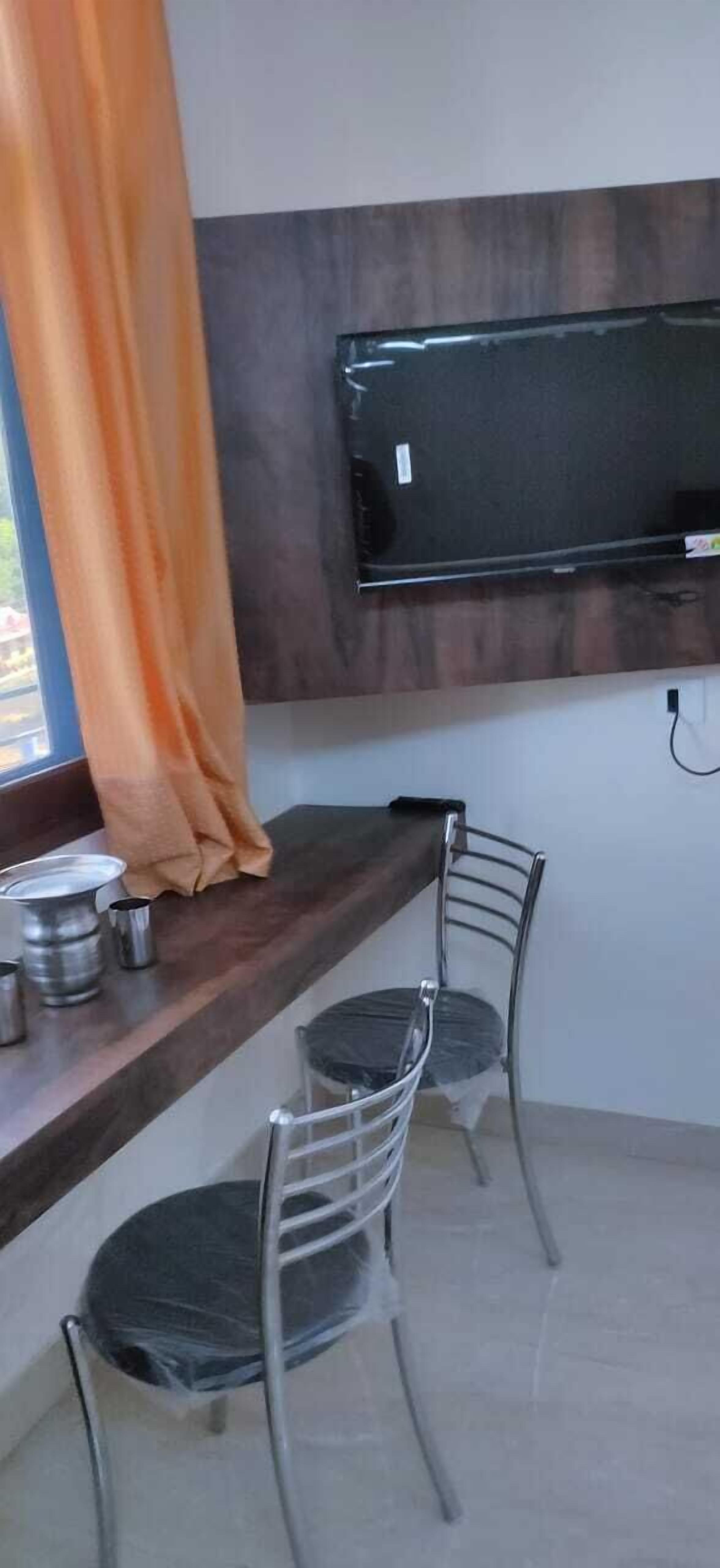 Deluxe Room | Rollaway beds, free WiFi, bed sheets