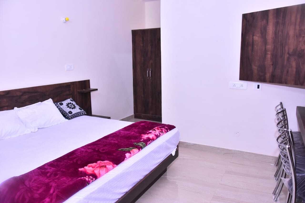 Deluxe Room | Rollaway beds, free WiFi, bed sheets