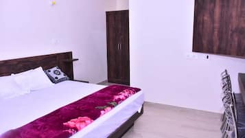 Deluxe Room | Rollaway beds, free WiFi, bed sheets