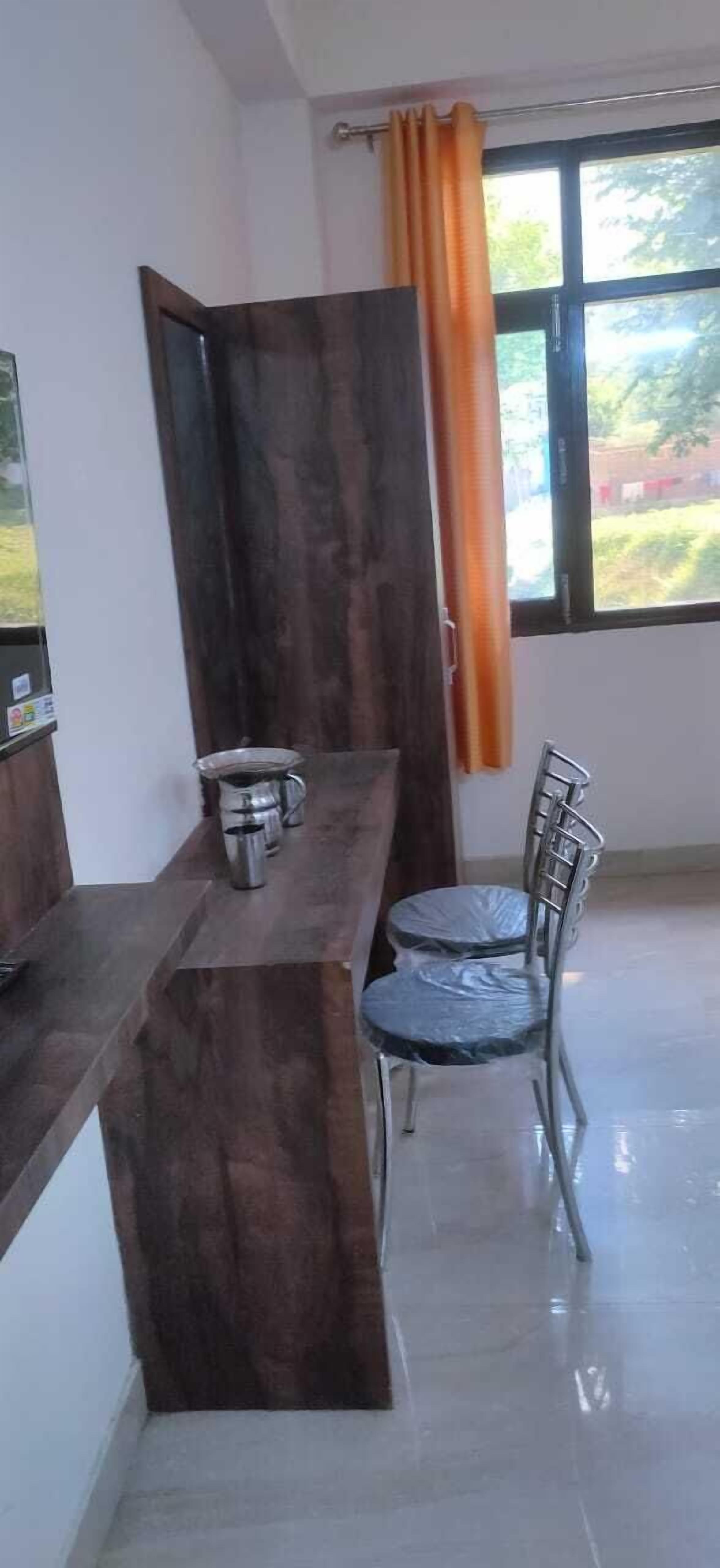 Deluxe Room | Rollaway beds, free WiFi, bed sheets