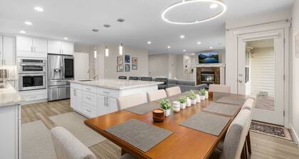Ultra Lux Redmond | 6 Bedrooms, Sleeps 20 | EV+