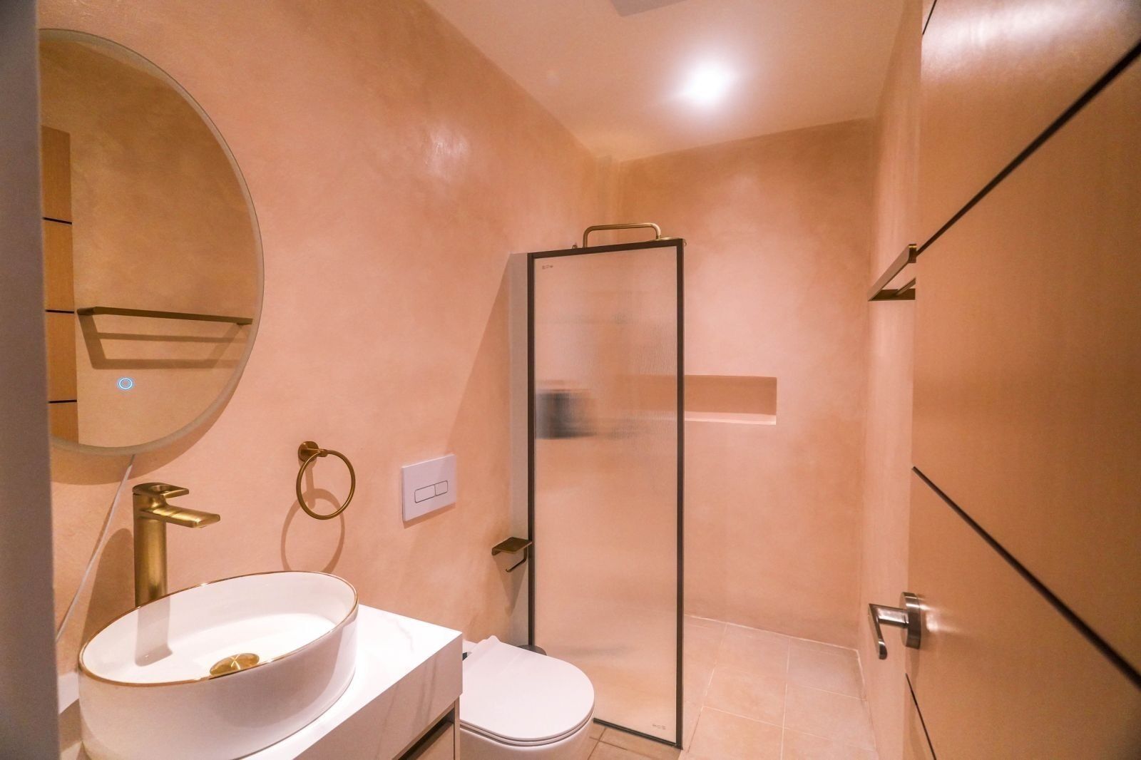 Cabin, Balcony | Bathroom | Shower, towels, soap, shampoo
