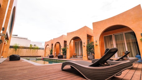 Außenpool. Villa Sorrento by SMS Hospitality