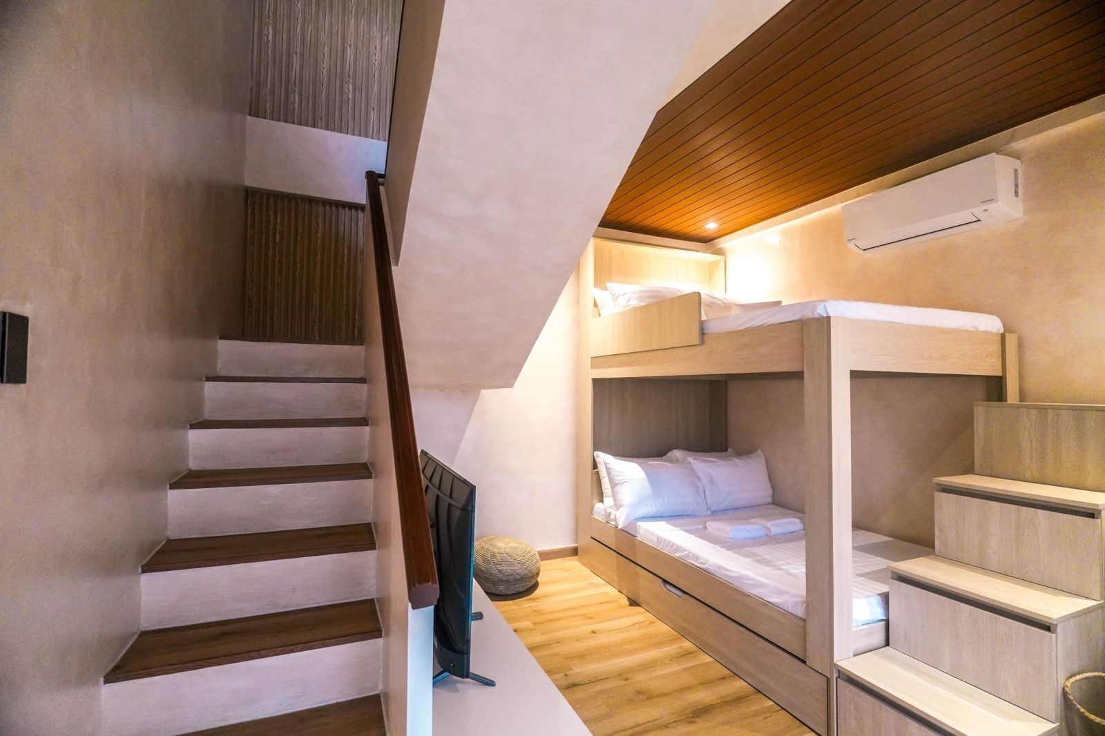 Deluxe-yhteismajoitus, näköala uima-altaalle | Ilmainen Wi-Fi