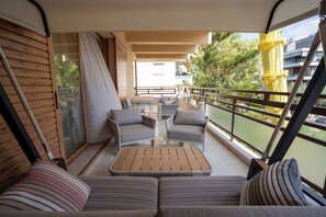 Property grounds - Elegant Glyfada Residence • 2BR Master • High-End Finishes • Prime Location (Glifada)