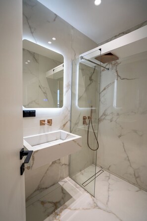 Hair dryer, towels, soap, toilet paper - Elegant Glyfada Residence • 2BR Master • High-End Finishes • Prime Location (Glifada)