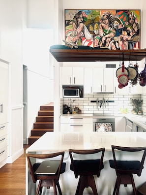 Microones, forn, placa de cuina i rentaplats