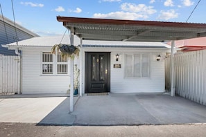 Exterior detail - Highgate Hill 3BR w Full Amenities Near South Bank (Brisbane)