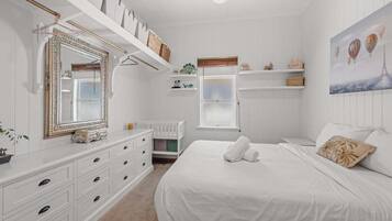 3 bedrooms, desk, iron/ironing board, WiFi
