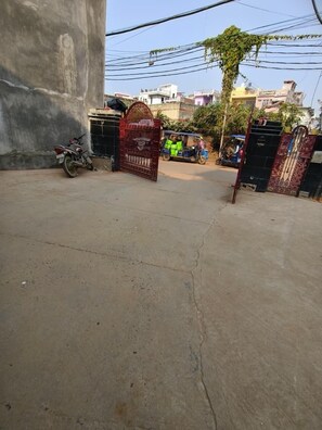 Front of property - Hotel Pinaka (Pratapgarh)