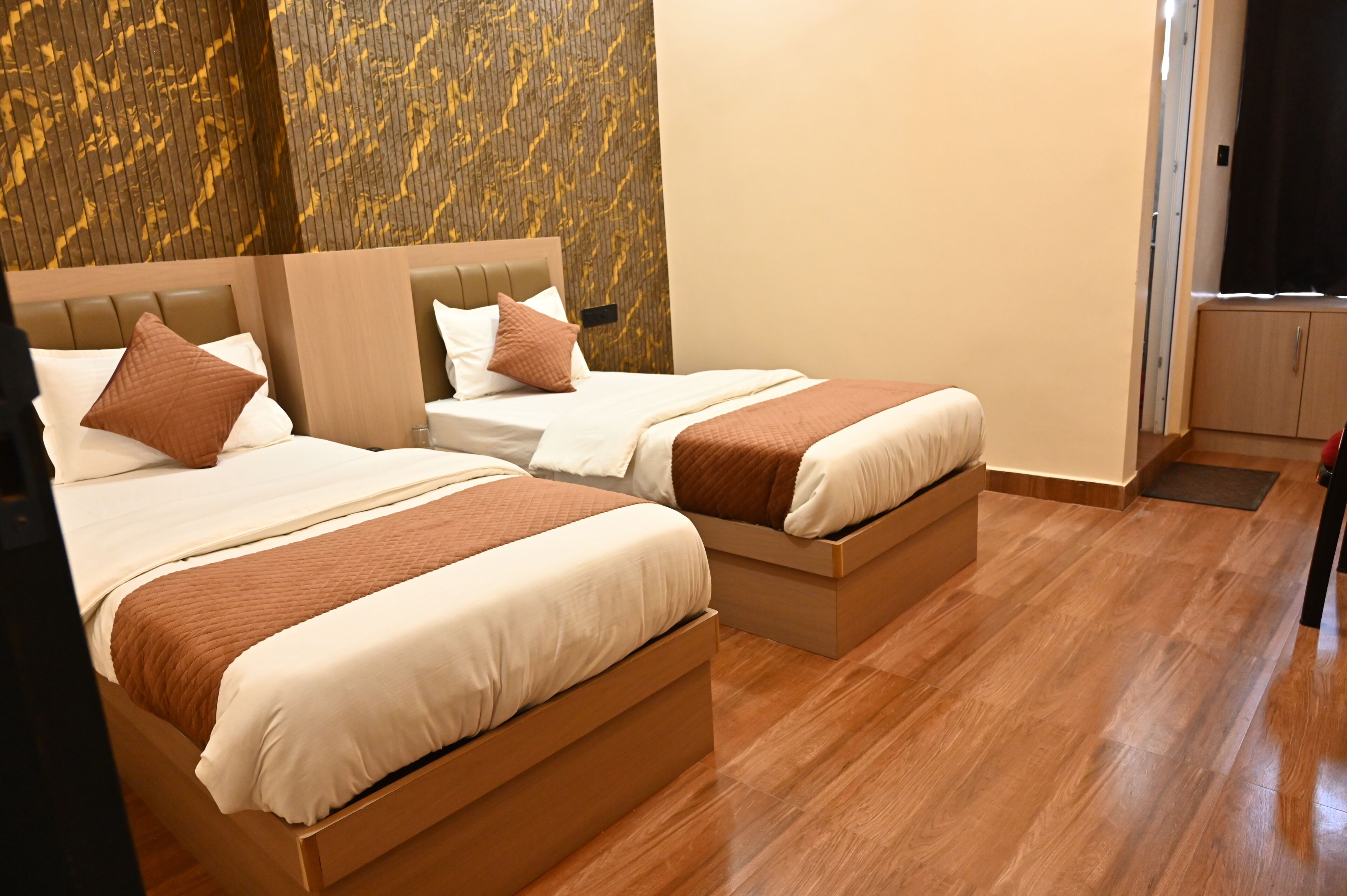 Basic Room | Bathroom