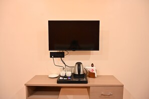 Superior Room | Bathroom - Hotel Pinaka (Pratapgarh)