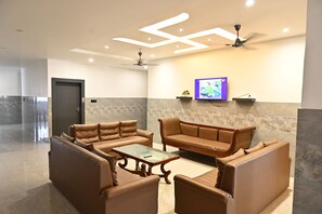 Basic Room | Living area - Hotel Pinaka (Pratapgarh)