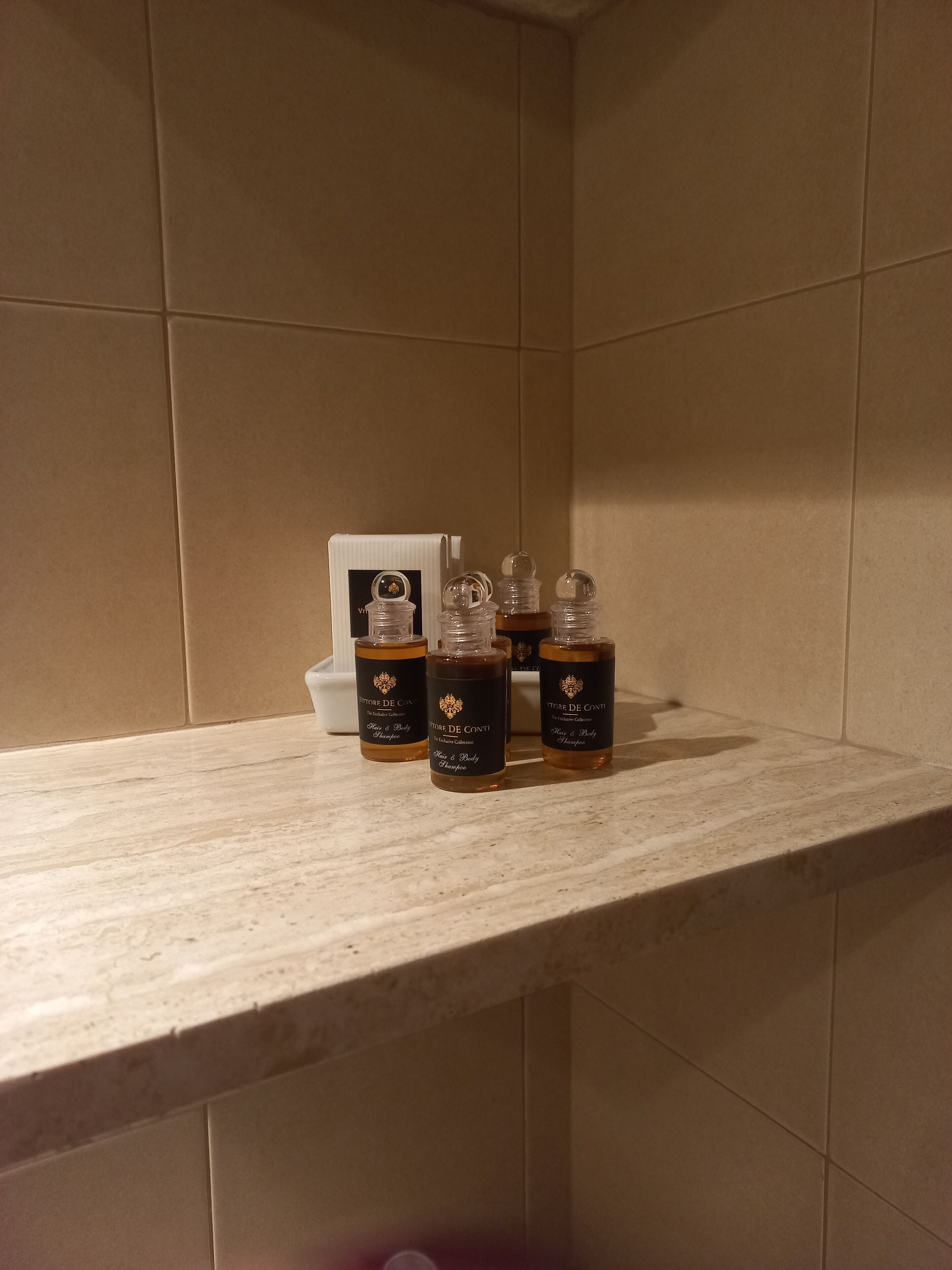 Apartamento conforto | Banheiro | Chinelos, bidê, sabonete, papel higiênico