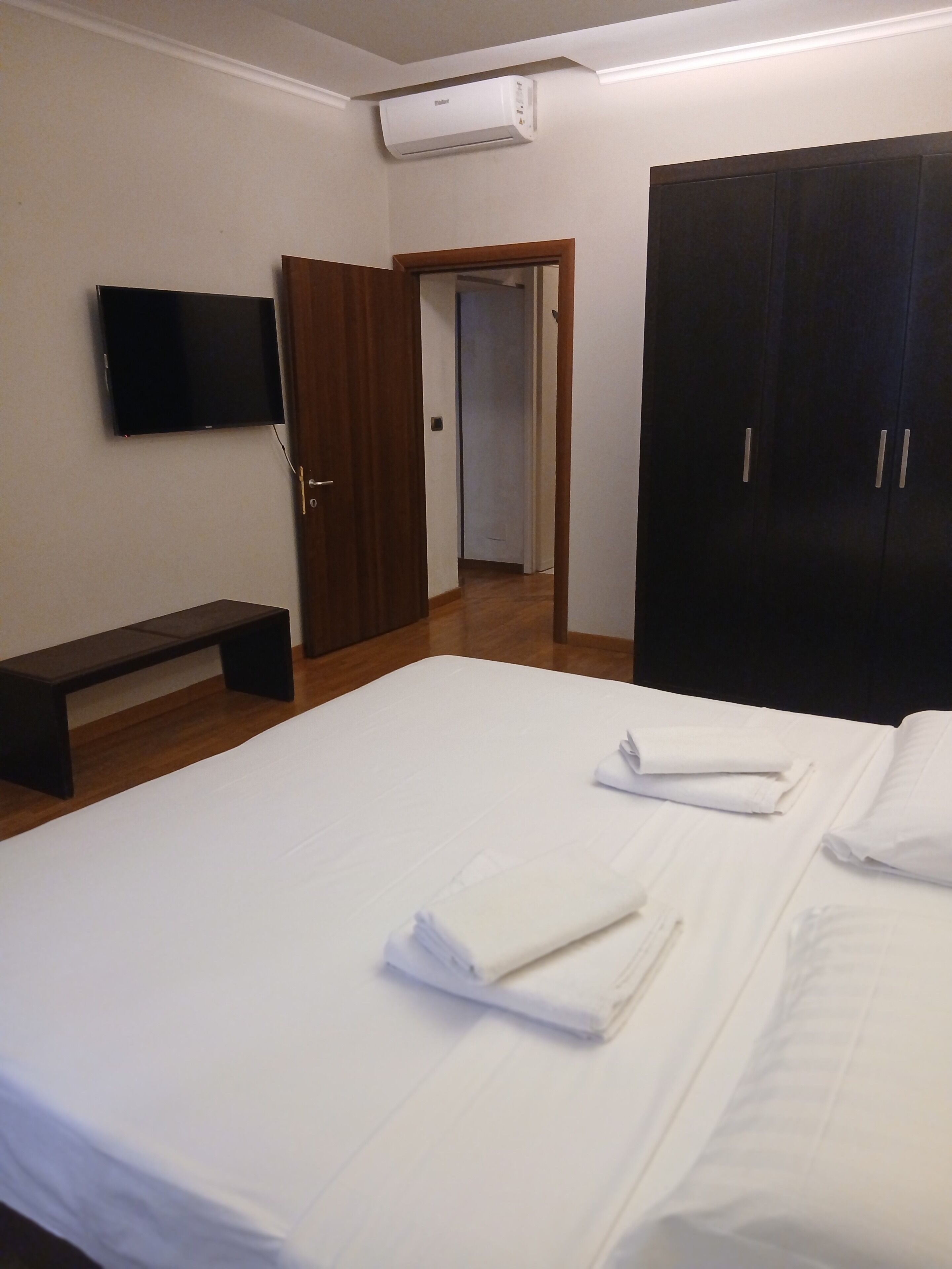 Comfort Apartment | Blackout drapes, iron/ironing board, free WiFi