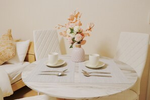 Dining - Near Shinjuku , Shibuya Area , 4 Guests , Family Stay (渋谷区)