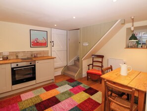 Cookware/dishes/utensils - Laneside Barn (Hope Valley)