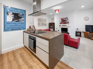 Dishwasher - Modern coastal escape, 2 minutes from the beach, cafés and bars. (St. Leonards-on-Sea)