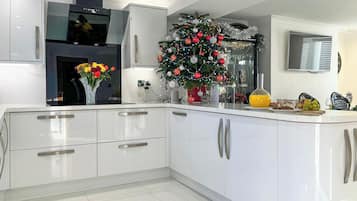 Lave-vaisselle, chaise haute