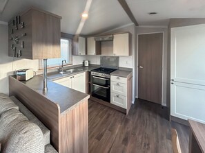 Private kitchen - Simon's Coastal Holiday Home (Caister-On-Sea, near Great Yarmouth)