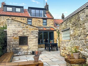 Outdoor dining - 3 bedroom accommodation in Briggswath, near Whitby (Briggswath, near Whitby)