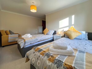 Free WiFi - 2 bedroom accommodation in Whitby (Whitby)