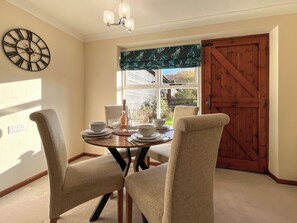 Dining - 2 bedroom accommodation in Whitby (Whitby)