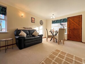 Living area - 2 bedroom accommodation in Whitby (Whitby)