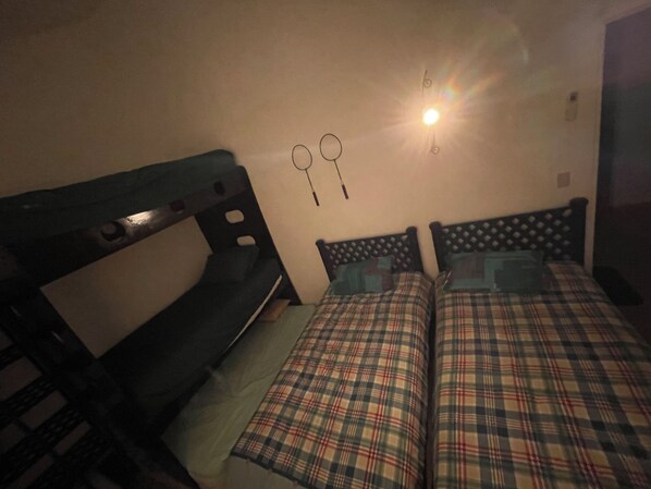 Acceso a internet y ropa de cama 