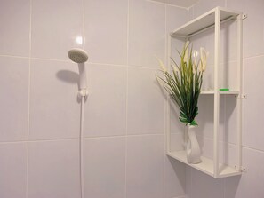 Studio | Bathroom - Apartemen Tokyo Riverside by Linkara (Teluknaga)