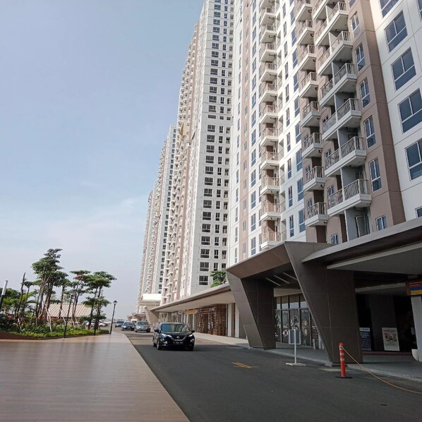 Property entrance - Apartemen Tokyo Riverside by Linkara (Teluknaga)