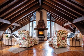 Luxury Duplex, Mountain View | Living area | 40-inch Smart TV with satellite channels - Rifugio Genzianella (Varzo)