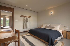 Suite panorámica, vistas a la colina | Zona de estar