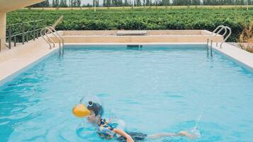 Sesongbasert utendørsbasseng