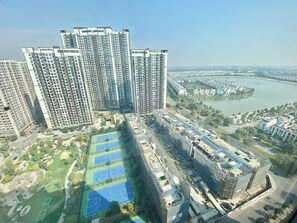 Departamento, balcón, vista a la ciudad | Área de sala de estar