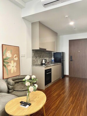 Studio, Balcony, City View | Private kitchen - Vinhomes Ocean Park 1 Gia Lâm Apartment (Hanoi)