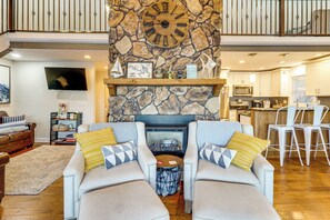TV, fireplace, table football, books - Waterfront Family Getaway in Lake Ozark w/ Dock (Lake Ozark)