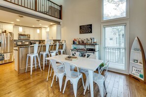 Dining - Waterfront Family Getaway in Lake Ozark w/ Dock (Lake Ozark)