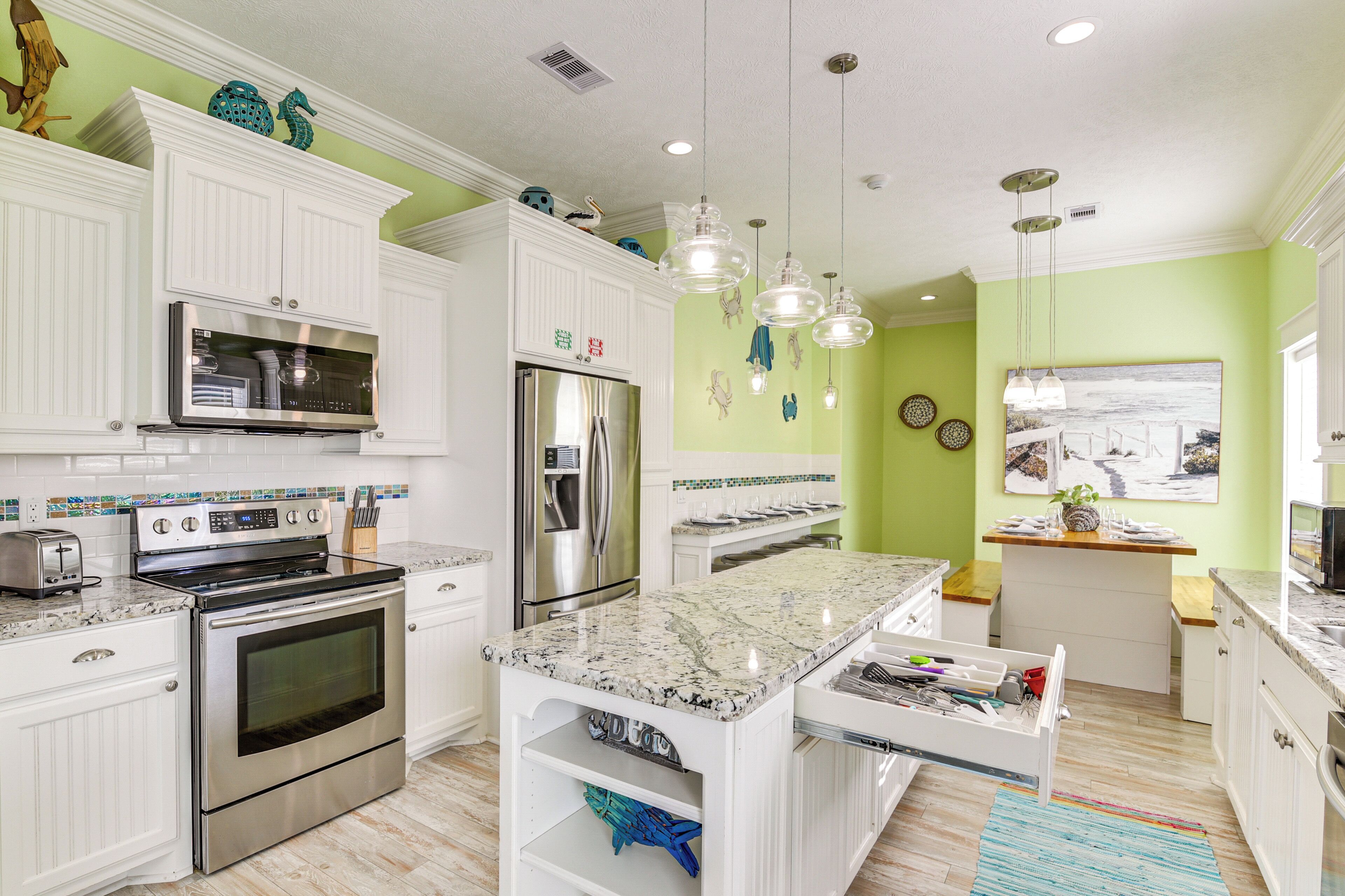 雪櫃、微波爐、爐具、洗碗機