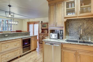 Fridge, microwave, stovetop, dishwasher - 2 Mtn-View Decks! East Vail Unit By Trails & Bus (Vail)