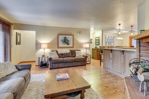 TV, fireplace, stereo - 2 Mtn-View Decks! East Vail Unit By Trails & Bus (Vail)