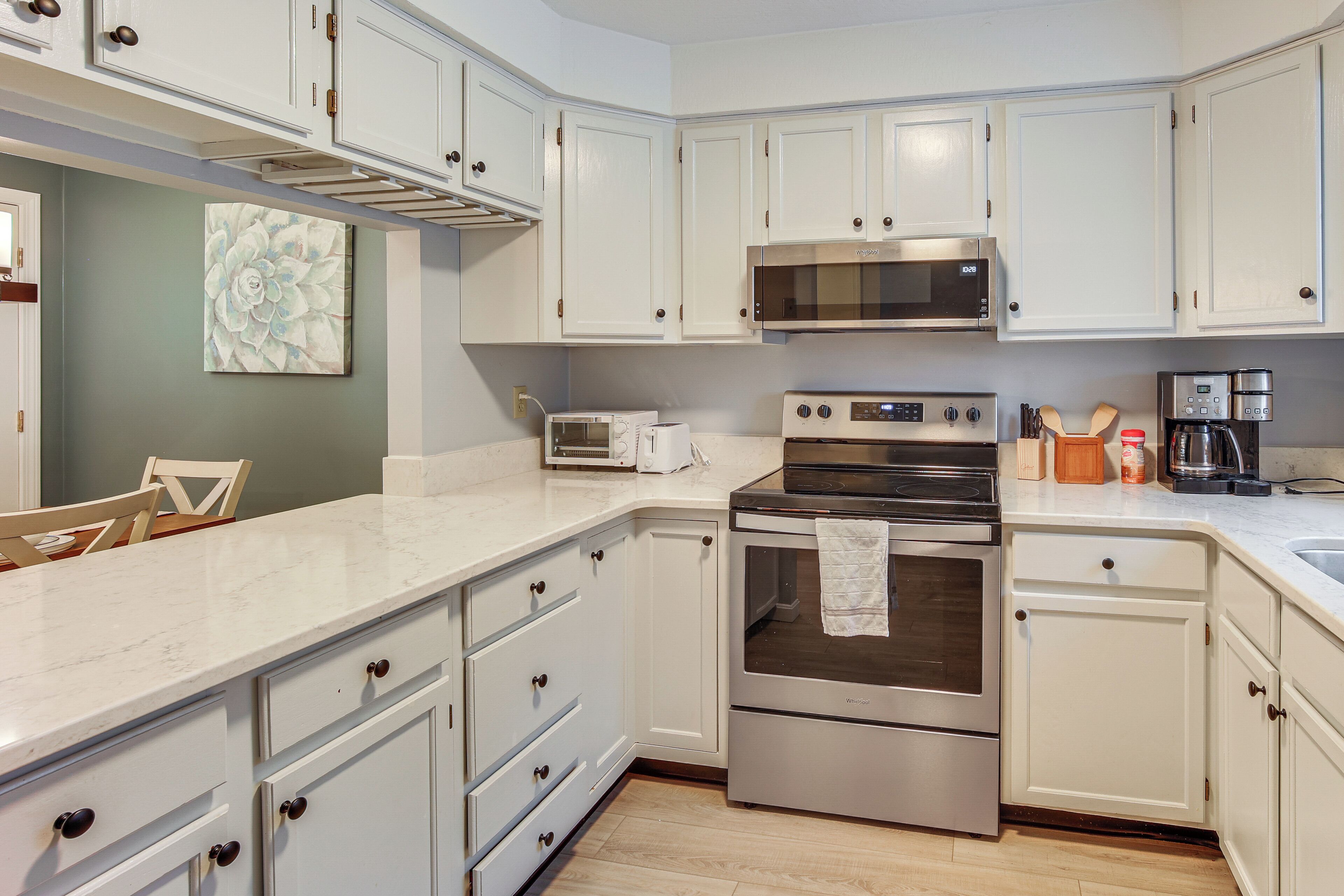 Fridge, microwave, stovetop, dishwasher