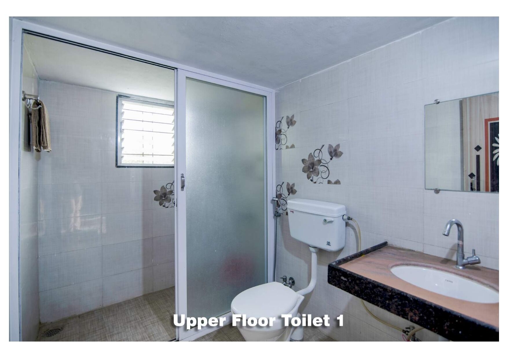 Green Living Villa | Bathroom | Towels, soap, shampoo, toilet paper